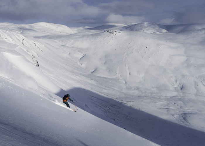 Skiing by Findlay Skiing